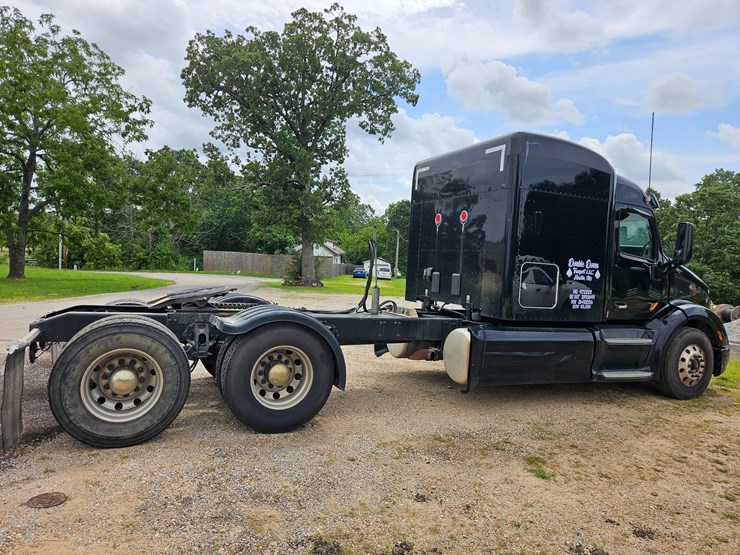 2018-peterbilt-579-image-25
