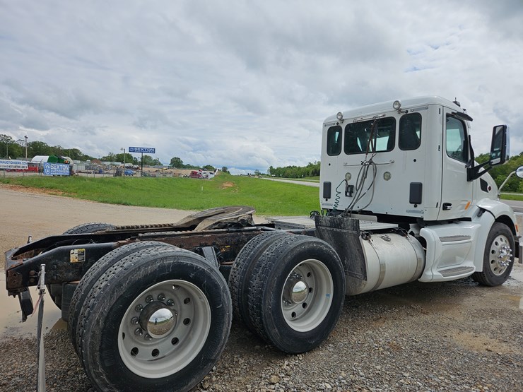 2014-peterbilt-579-image-12