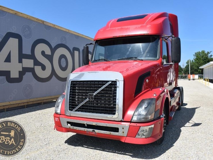 2005-volvo-vnl64t670-image-26