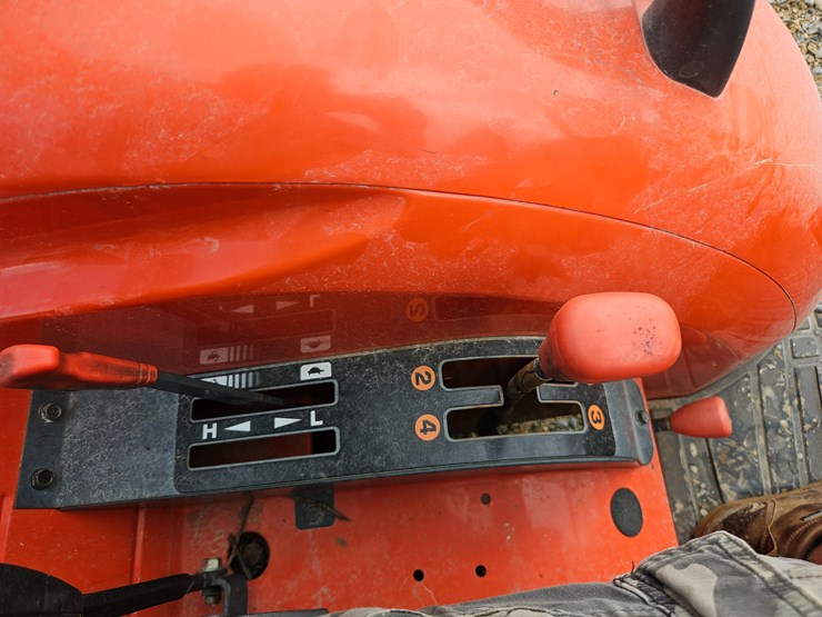 #20866-•-2008-kubota-l3240-tractor-image-33