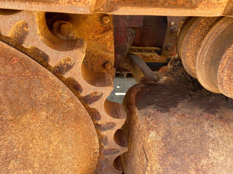 international-td-9--diesel-ag-crawler-image-8