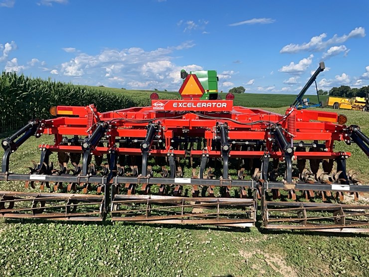 2014-kuhn-krause-excelerator-8000-image-12