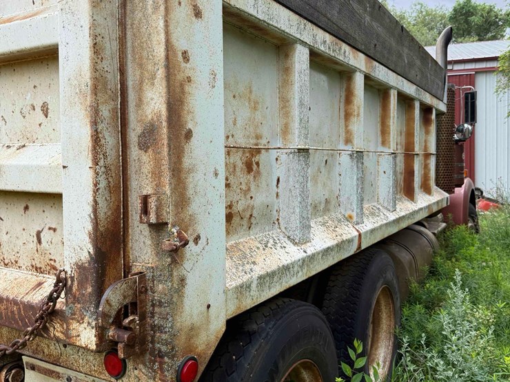 1983-kenworth-w900-image-6