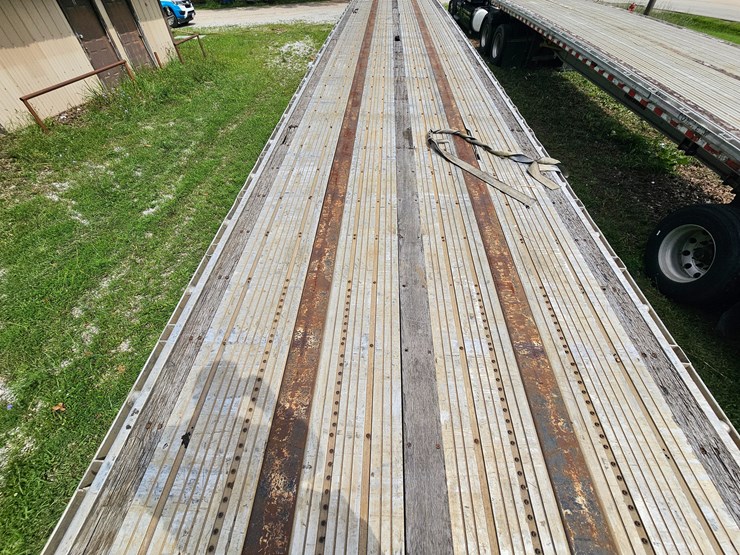 2005-utility-48'-x-102"-image-49