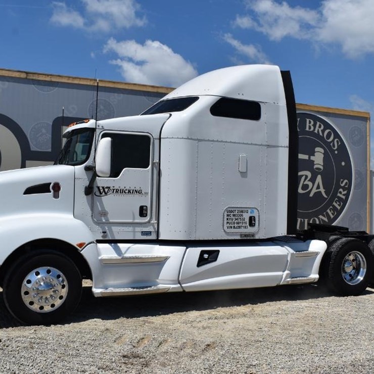 2011 KENWORTH T660