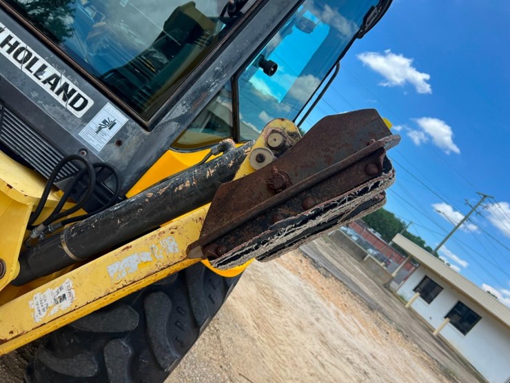 2011-new-holland-b95b-image-43