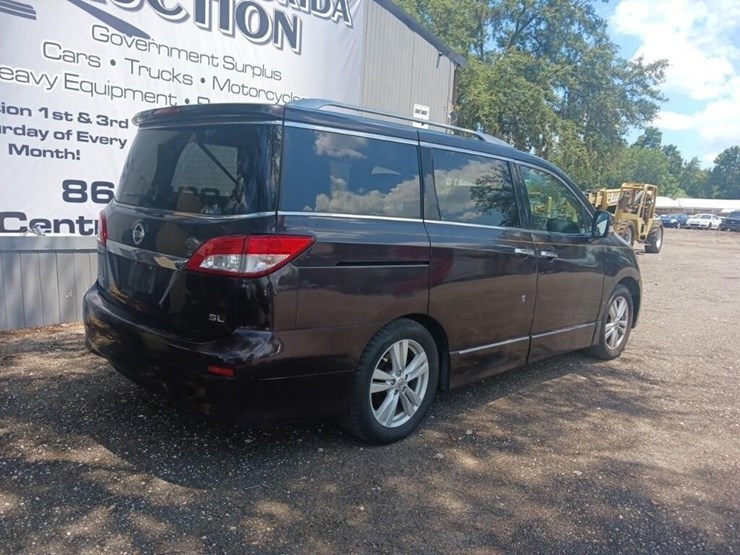 2011-nissan-quest-image-9
