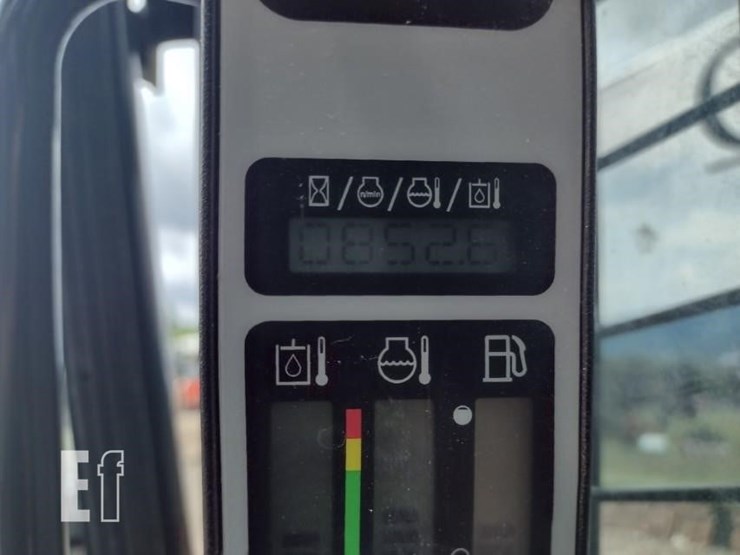 new-holland-c237-image-6