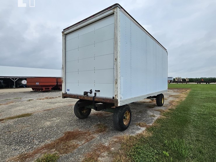 us-truck-body-on-john-deere-running-gear-image-5