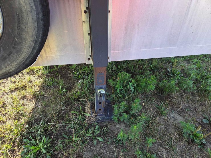 2017-8'x24'-eby-aluminum-livestock-trailer-image-4