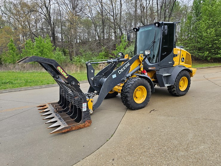 #17574-•-2024-deere-324-wheel-loader-image-2