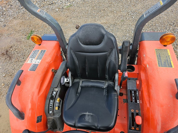 #20866-•-2008-kubota-l3240-tractor-image-23