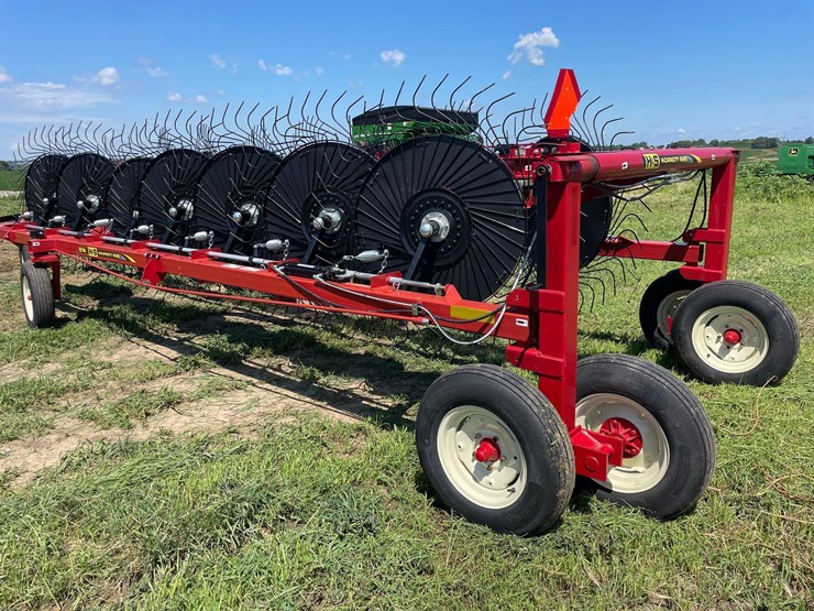 2023-h&s-14-wheel-v-rake-1-owner-image-17