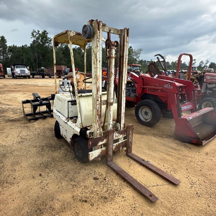 200 - TOYOTA FORK LIFT (DONT RUN)