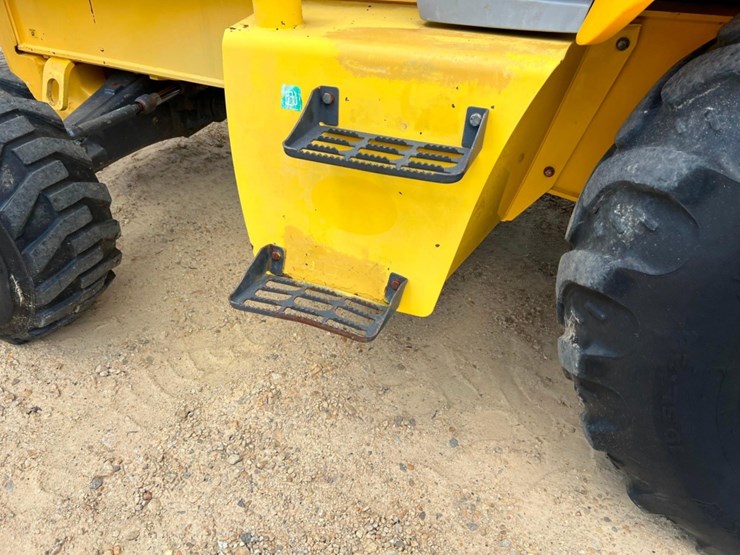 2011-new-holland-b95b-image-15