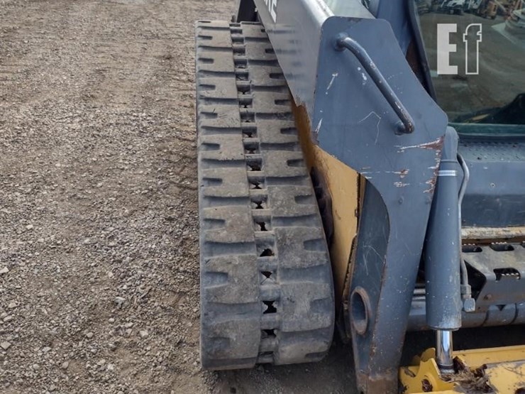 deere-323d-image-34