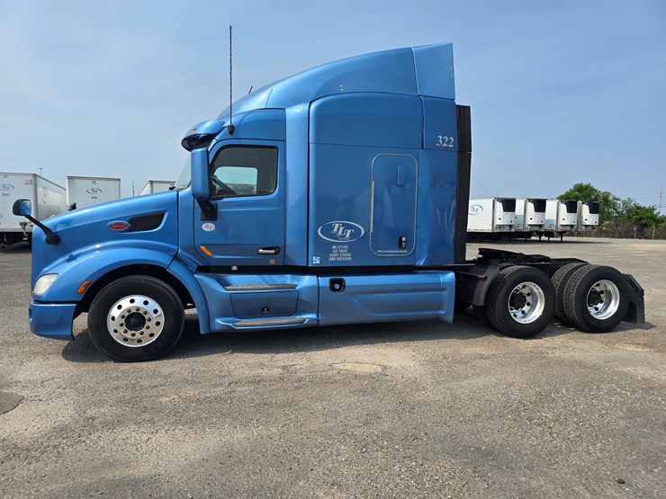 2019-peterbilt-579-image-8