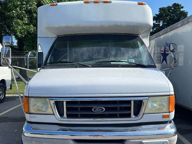 2003-ford-e450-image-2