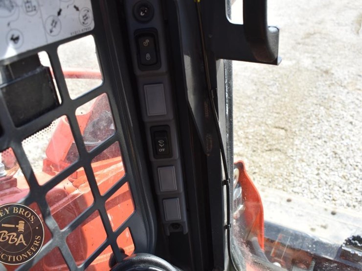 2020-kubota-ssv65-image-51