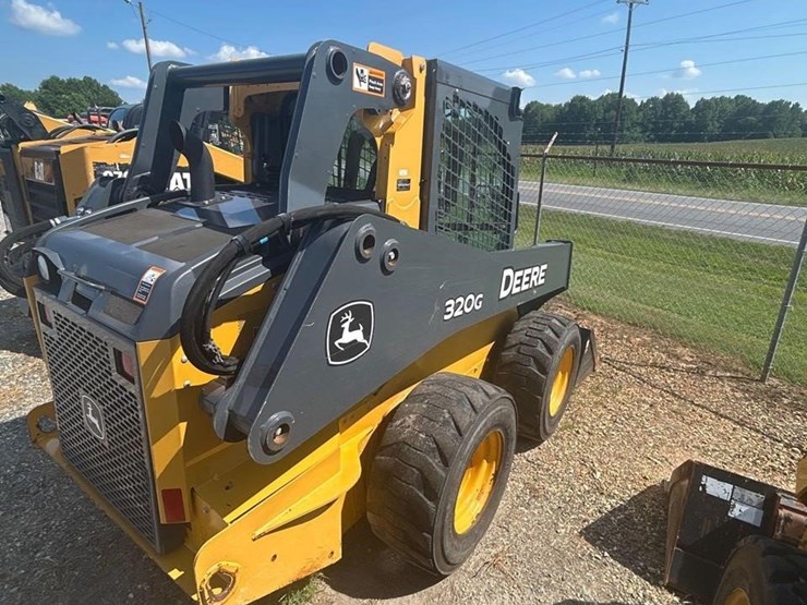 deere-320g-image-10