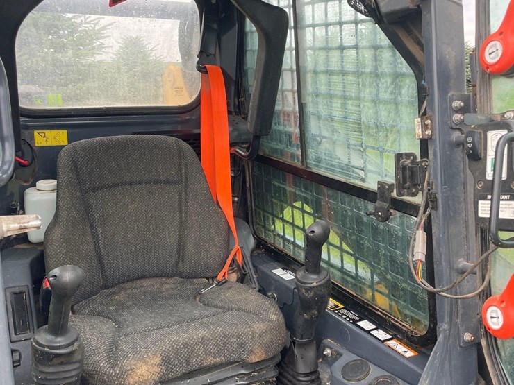 2019-deere-318g-image-35