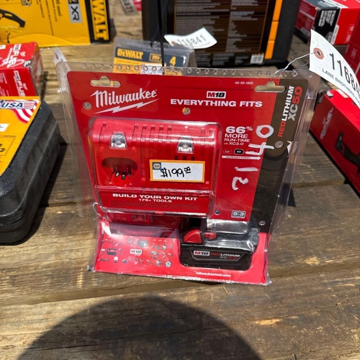 2140 - MILWAUKEE M18 CHARGER & BATTERY