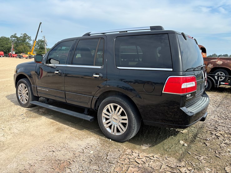 2009-lincoln-navigator-image-4