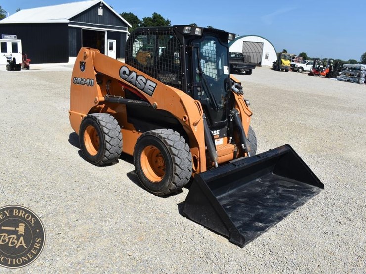 2016-case-sr240-image-21