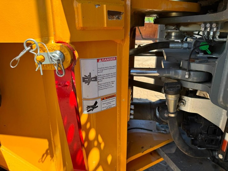 2021-liebherr-l556-image-20
