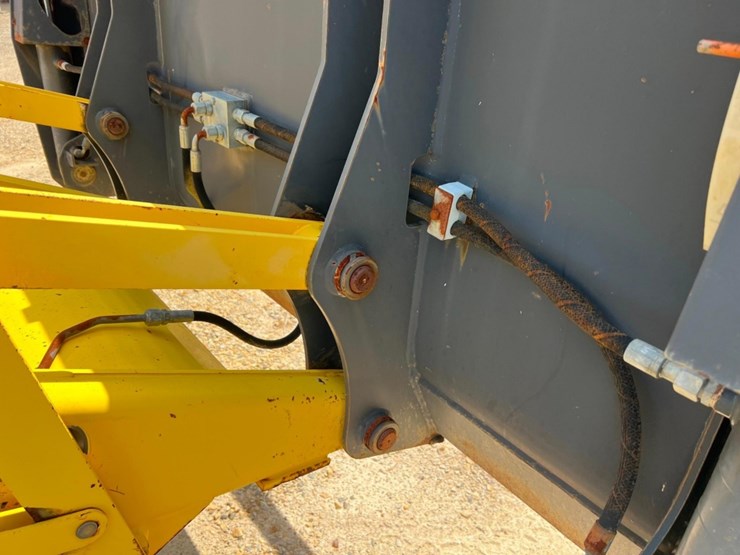 2008-new-holland-b110-image-39