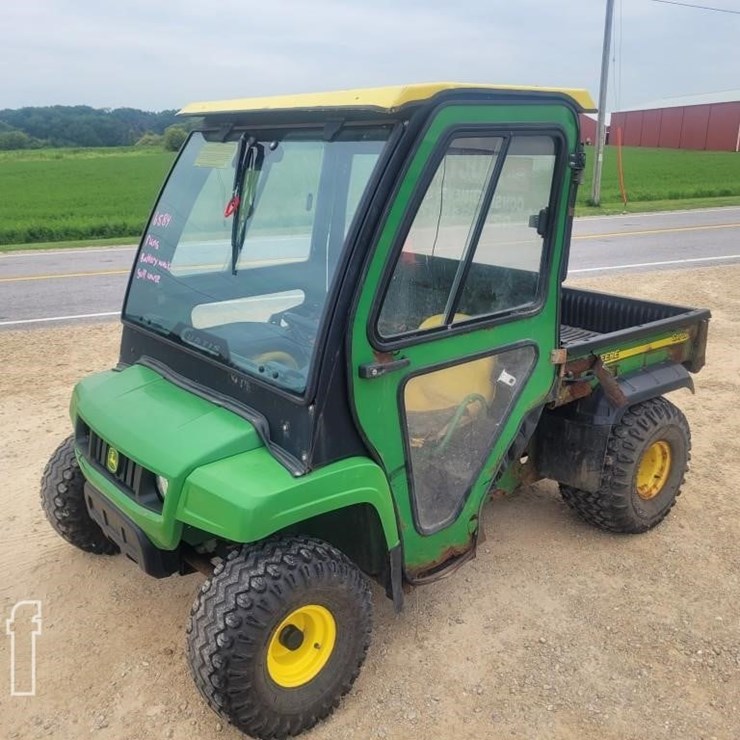 JOHN DEERE GATOR