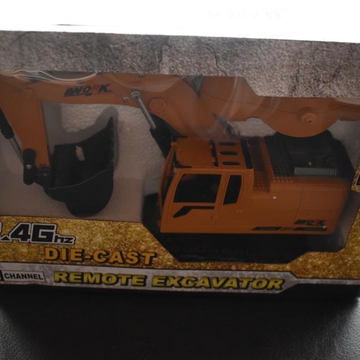 FUTURE TOY REMOTE CONTROL EXCAVATOR 36507