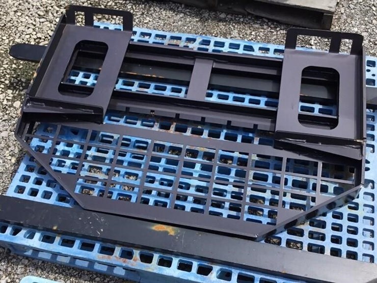 new-giyi-skid-steer-fork-attachment-image-4