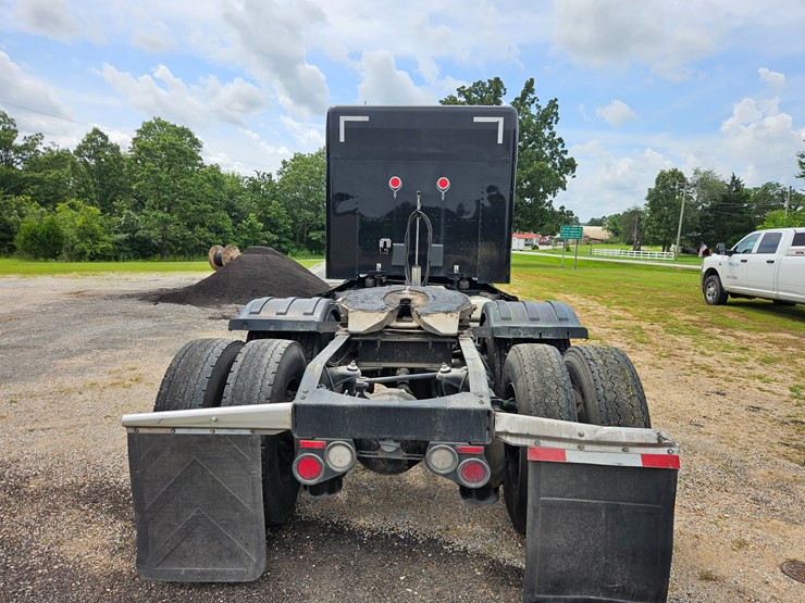 2018-peterbilt-579-image-19