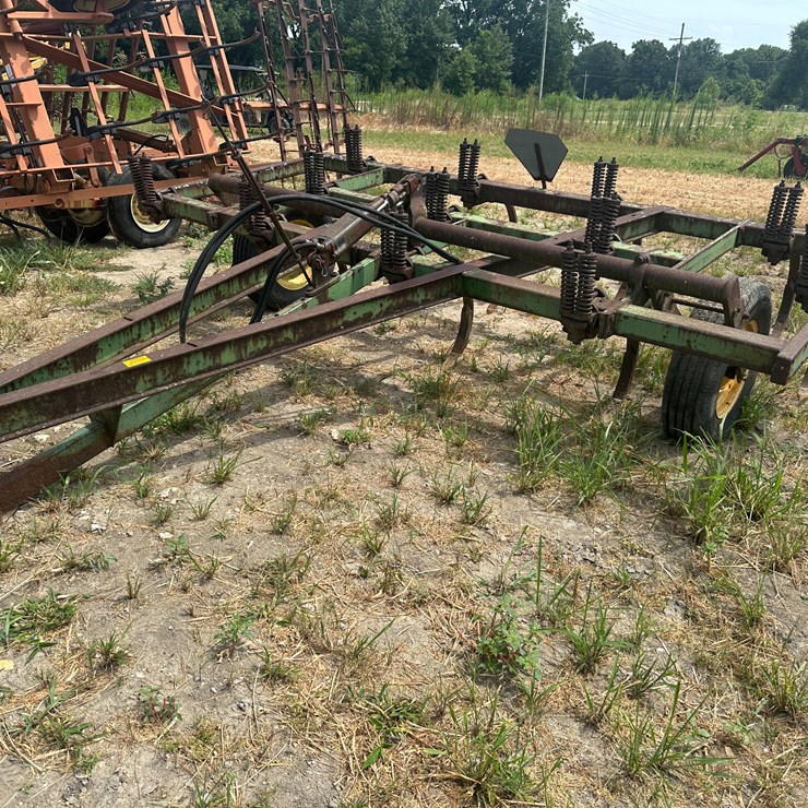 JOHN DEERE 100