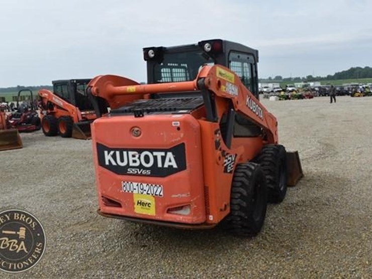 2017-kubota-ssv65-image-19