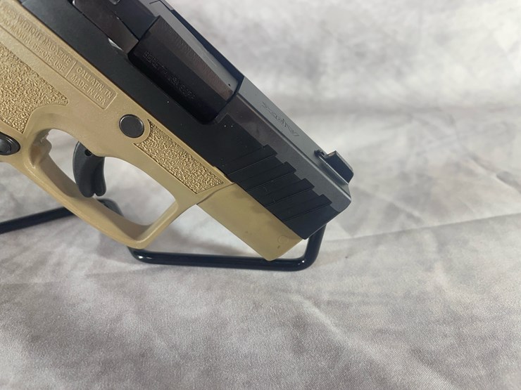 #4368-•-beretta-apx-a1-carry-9mm-luger-pistol,-sn:-axc154049-image-14