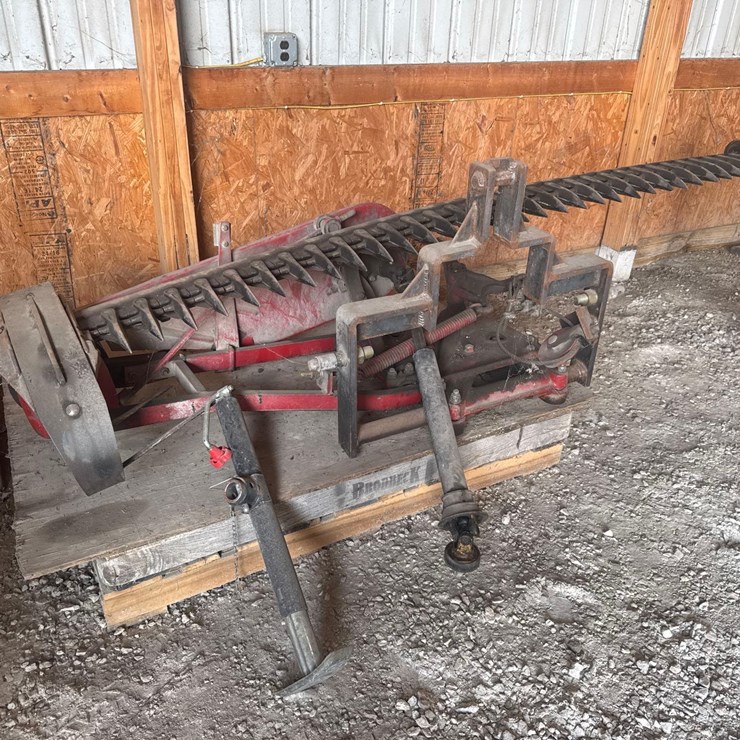 9’ IH sickle bar mower