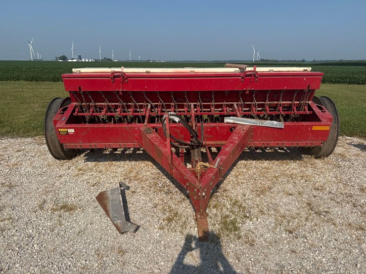 18x7-ih-510-grain-drill-image-2