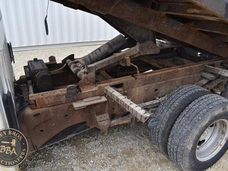 2005-chevrolet-3500-image-36
