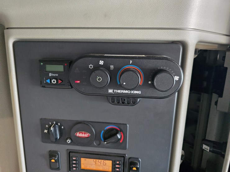 2019-peterbilt-579-image-87