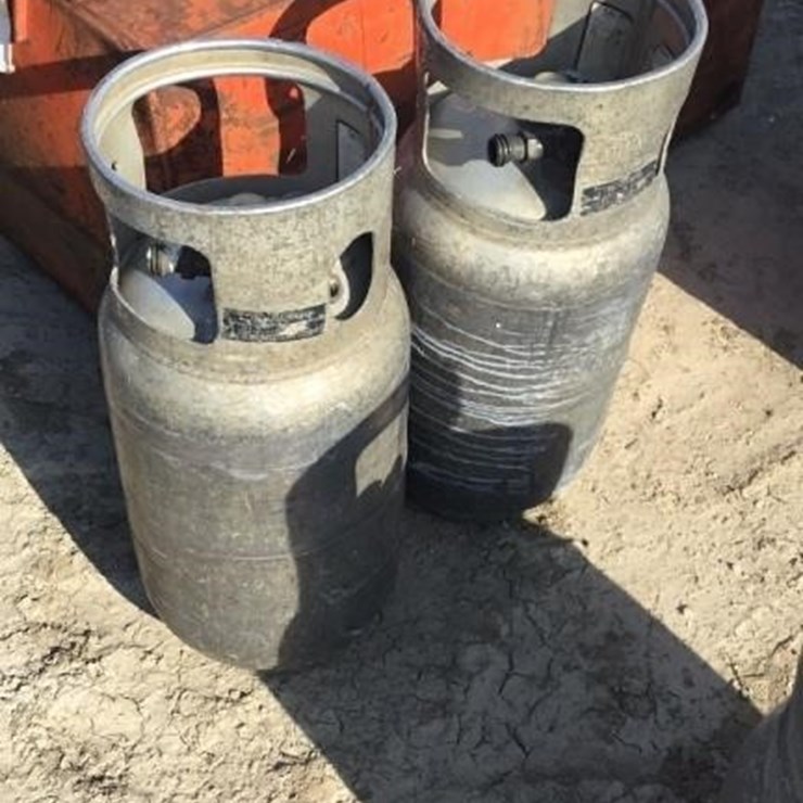 2 LP tanks