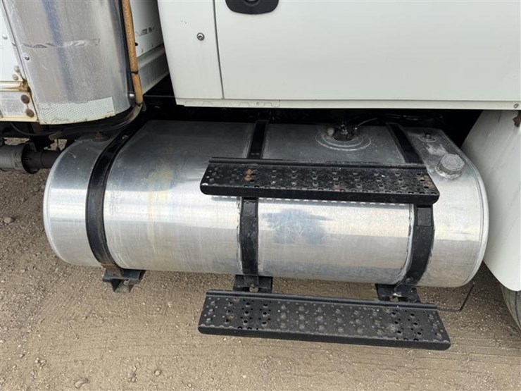 2012-international-durastar-4300-image-32