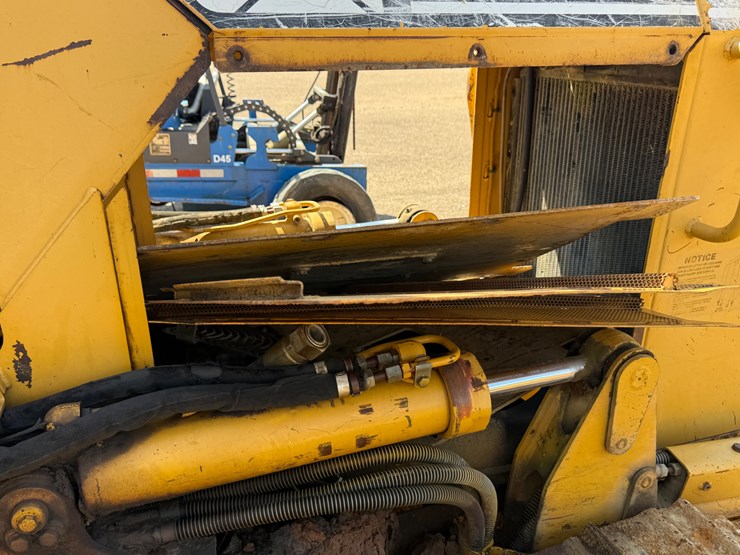 caterpillar-d3g-lgp-image-13