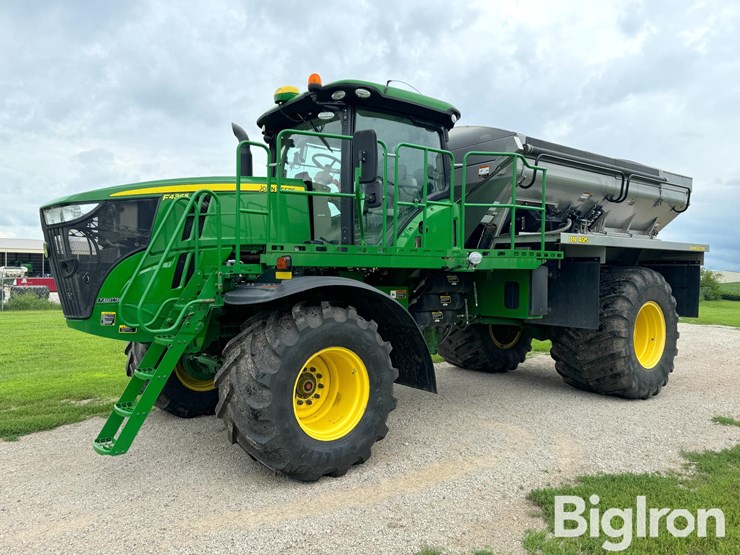 2021-john-deere-f4365-image-1