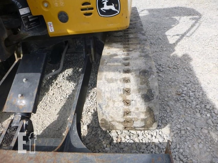 2021-deere-26g-image-33