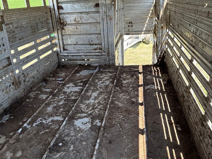 1981-wilson-livestock-trailer-image-24