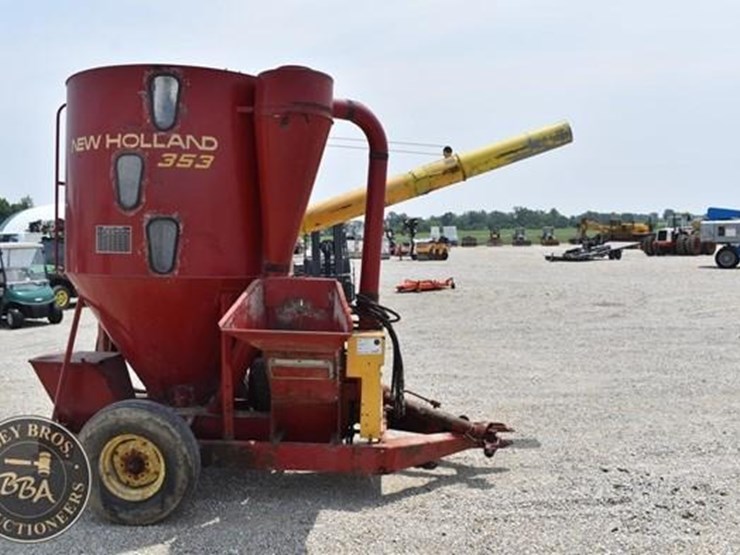 new-holland-353-image-21