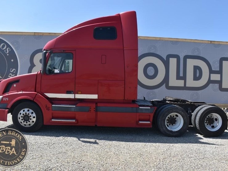 2005-volvo-vnl64t670-image-7
