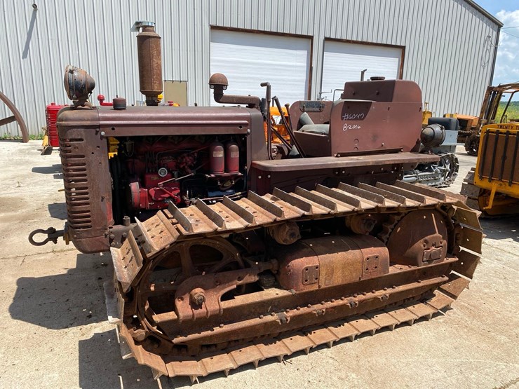 international-td-9--diesel-ag-crawler-image-1